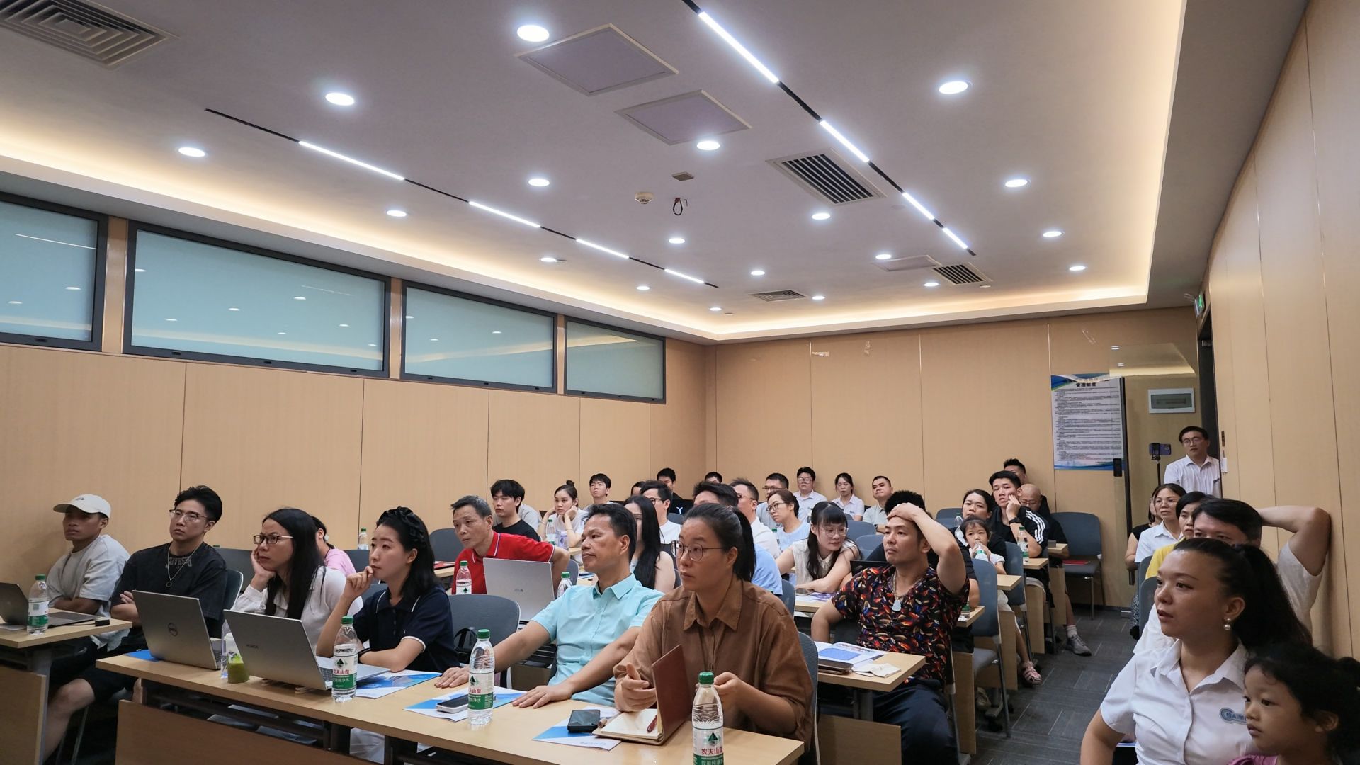 1.jpg 1.jpg